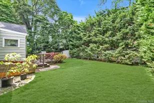 135 Centre Ave, Lindenhurst, NY 11757 - Photo 18