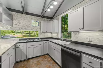 98 Mount Airy Road S, Croton on Hudson, NY 10520 - Photo 8