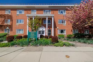 22 N Forest Ave, Rockville Centre, NY 11570 - Photo 2