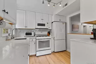 150 Parkview Pl, Mount Kisco, NY 10549 - Photo 10