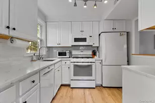 150 Parkview Pl, Mount Kisco, NY 10549 - Photo 2