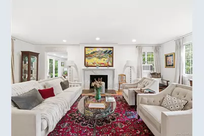 89 Bayview Avenue, Great Neck, NY 11021 - Photo 4