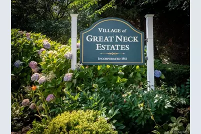 89 Bayview Avenue, Great Neck, NY 11021 - Photo 32