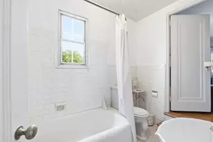 89 Bayview Ave, Great Neck, NY 11021 - Photo 22