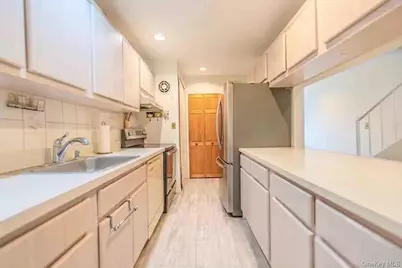 2355 Pershing Boulevard #704, Baldwin, NY 11510 - Photo 4