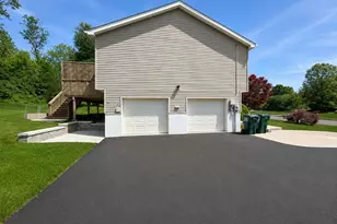 24 Vermont Dr, Newburgh, NY 12550 - Photo 2