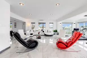 200 Clocks Blvd, Massapequa, NY 11758 - Photo 4