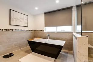 200 Clocks Blvd, Massapequa, NY 11758 - Photo 18