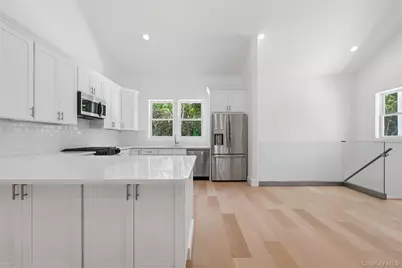 19 Montauk Highway #7, Westhampton, NY 11977 - Photo 8