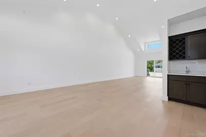 19 Montauk Highway #9, Westhampton, NY 11977 - Photo 8
