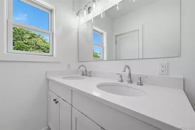 19 Montauk Highway #9, Westhampton, NY 11977 - Photo 22