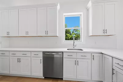 19 Montauk Highway #9, Westhampton, NY 11977 - Photo 4