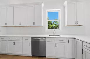 19 Montauk Hwy, Westhampton, NY 11977 - Photo 4