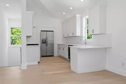 19 Montauk Highway #9, Westhampton, NY 11977 - Photo 24