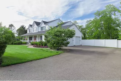 506 Twomey Avenue, Calverton, NY 11933 - Photo 2