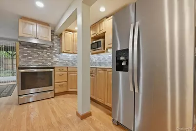 2073 Washington Street, Merrick, NY 11566 - Photo 16