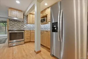 2073 Washington St, Merrick, NY 11566 - Photo 16