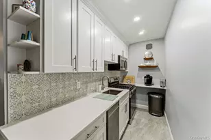 195 S Middle Neck Rd, Great Neck, NY 11021 - Photo 6