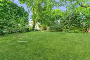 195 S Middle Neck Rd, Great Neck, NY 11021 - Photo 12