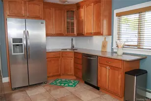 40 Tanager, Levittown, NY 11756 - Photo 2