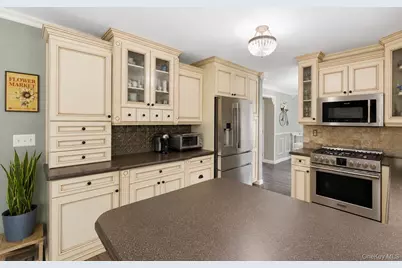 6 Lea Avenue, Manorville, NY 11949 - Photo 10