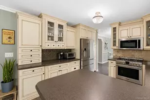 6 Lea Ave, Manorville, NY 11949 - Photo 10
