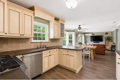 6 Lea Avenue, Manorville, NY 11949 - Photo 12