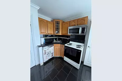 [Address not provided], Levittown, NY 11756 - Photo 14