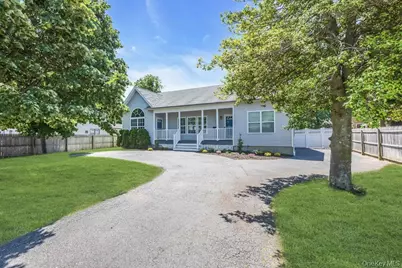 2 Lincoln Avenue, Islip Terrace, NY 11752 - Photo 2
