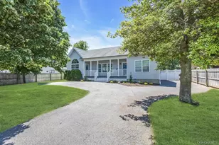 2 Lincoln Ave, Islip Terrace, NY 11752 - Photo 2