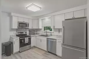 509 Center St, Newburgh, NY 12550 - Photo 6