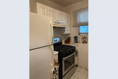 81-14 Langdale Street #249B, New Hyde Park, NY 11040 - Photo 4