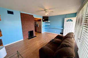 47 Vanburen St, Freeport, NY 11520 - Photo 4