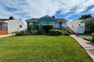 47 Vanburen St, Freeport, NY 11520 - Photo 2