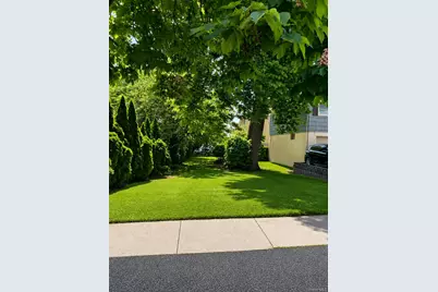 180 Sutton Manor Road, New Rochelle, NY 10801 - Photo 8
