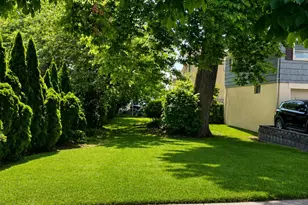 180 Sutton Manor Rd, New Rochelle, NY 10801 - Photo 8