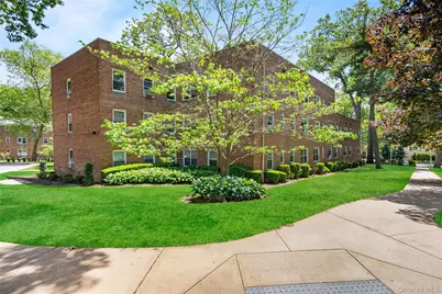 1 Edwards Street #2D, Roslyn Heights, NY 11577 - Photo 2