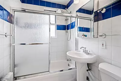 1 Edwards Street #2D, Roslyn Heights, NY 11577 - Photo 10