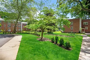 1 Edwards St, Roslyn Heights, NY 11577 - Photo 12