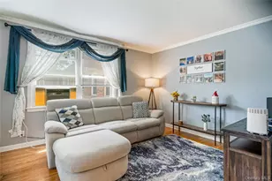 1 Edwards St, Roslyn Heights, NY 11577 - Photo 12