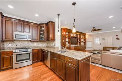 246 Roosevelt Way #11103, Westbury, NY 11590 - Photo 6