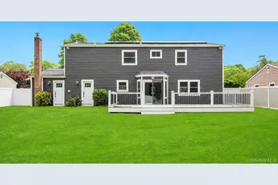 20 Canterbury Court, Oakdale, NY 11769 - Photo 32
