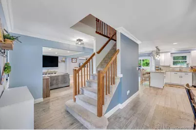 20 Canterbury Court, Oakdale, NY 11769 - Photo 6