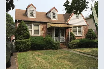 25 Collins Avenue, Williston Park, NY 11596 - Photo 1