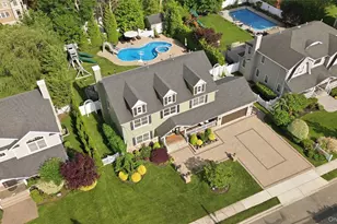 27 Davison Pl, Rockville Centre, NY 11570 - Photo 42