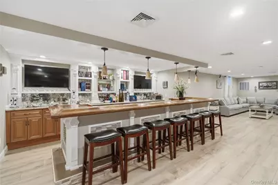 27 Davison Place, Rockville Centre, NY 11570 - Photo 4