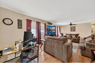27-28 Williamsburg Drive, Newburgh, NY 12550 - Photo 6