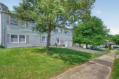 27-28 Williamsburg Drive, Newburgh, NY 12550 - Photo 2