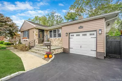 262 W 9th Street, Deer Park, NY 11729 - Photo 2