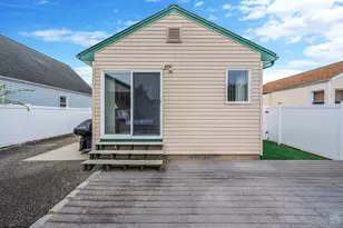 10 Gordon Ave, Westbury, NY 11590 - Photo 26